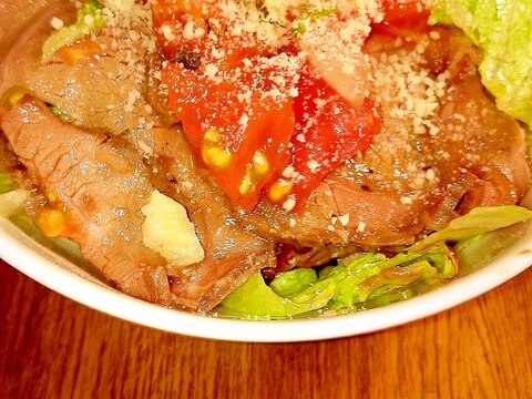 ローストビーフのトマトドレッシングサラダ